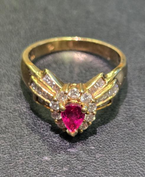 Anel H Stern em Ouro Amarelo 18k com Rubi e Brilhantes a venda