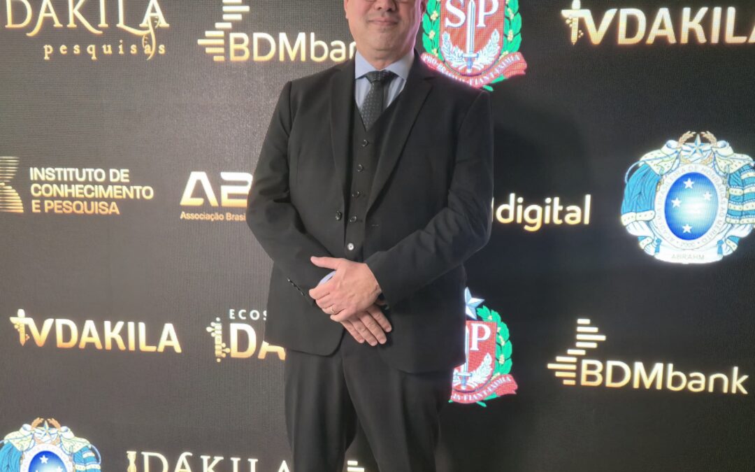 Gemólogo Cesar Augusto Maia recebe honraria
